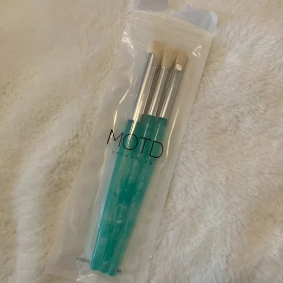 MOTD Cosmetics Seas the Day Makeup Brush Set - Picture 2 of 2